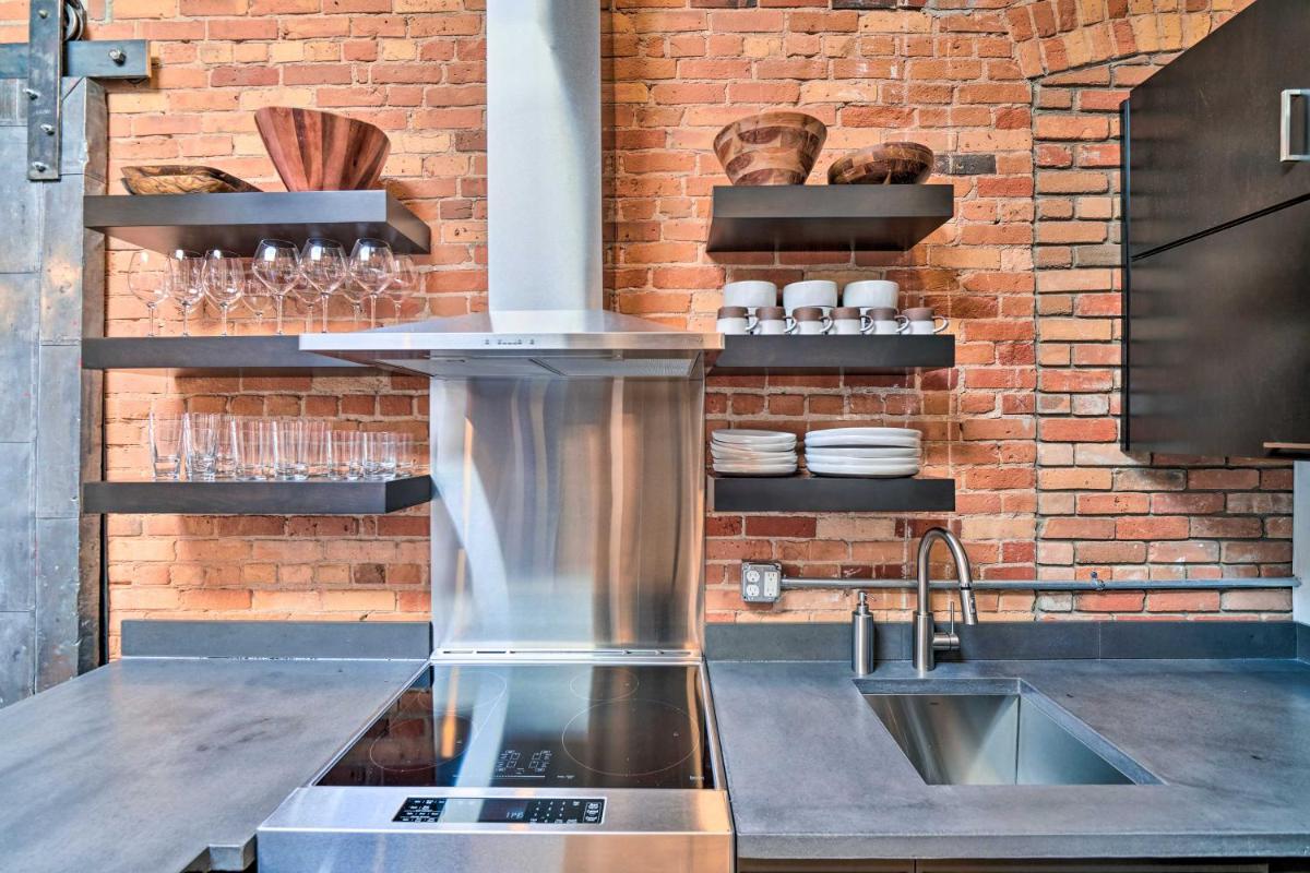 Fort Howard Lodge Green Bay Modern Escape - Housity