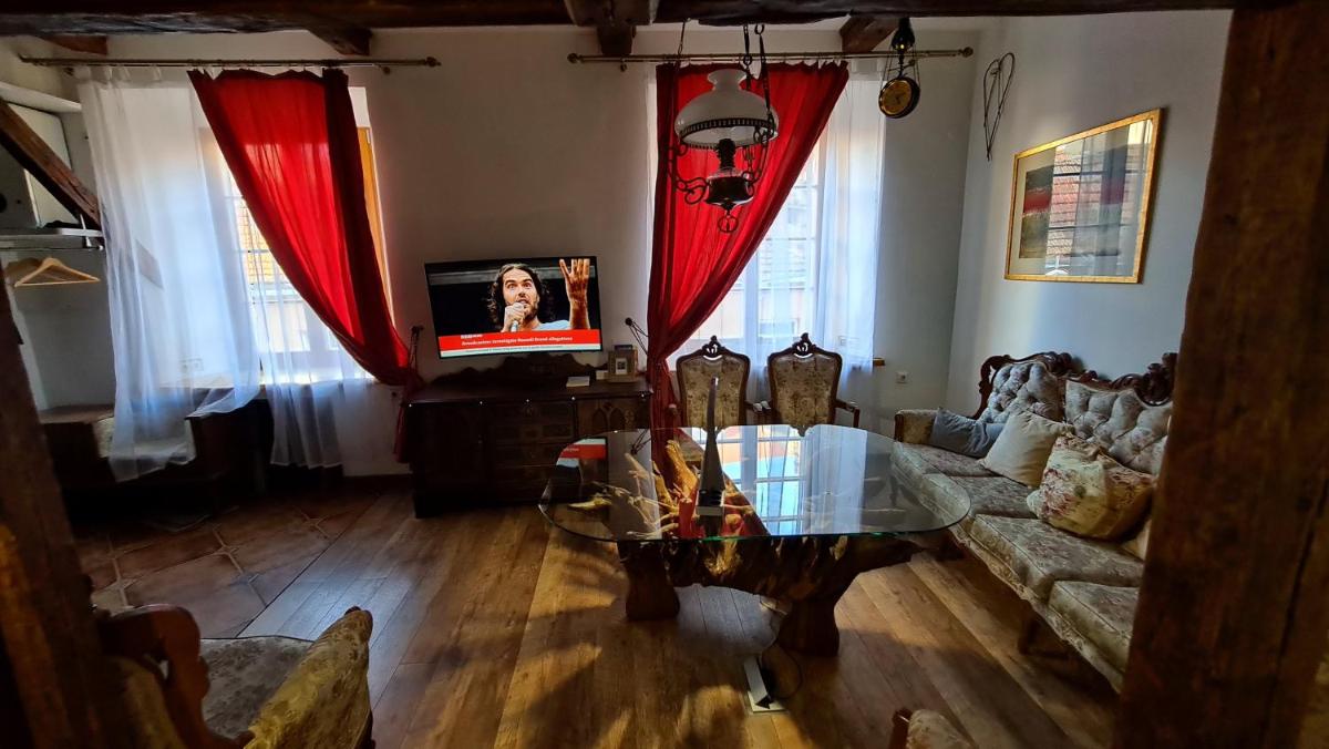 Medieval Super Studio - Housity