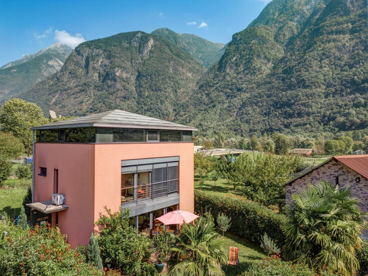 Casa Oliver, tra la Calanca e i castelli di Bellinzona - Housity