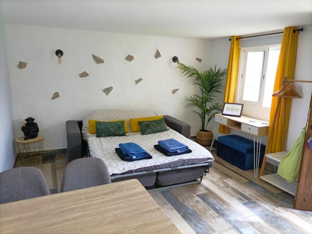 Country Cottage Cabana - Housity