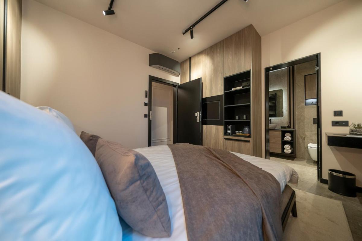 VELVET rooms & more - Housity