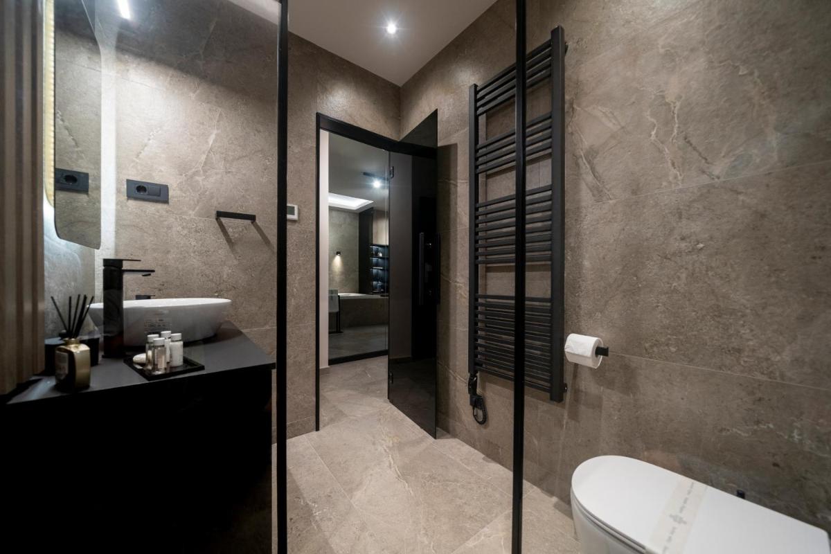VELVET rooms & more - Housity