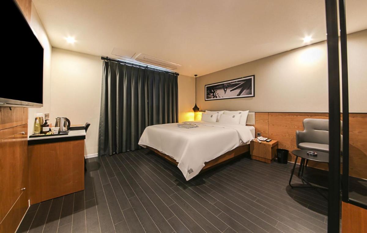 Gray 191 Hotel - Housity