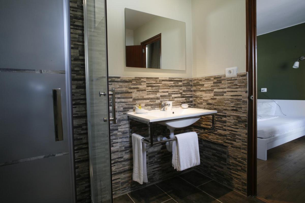 SEVEN Hostal - Housity