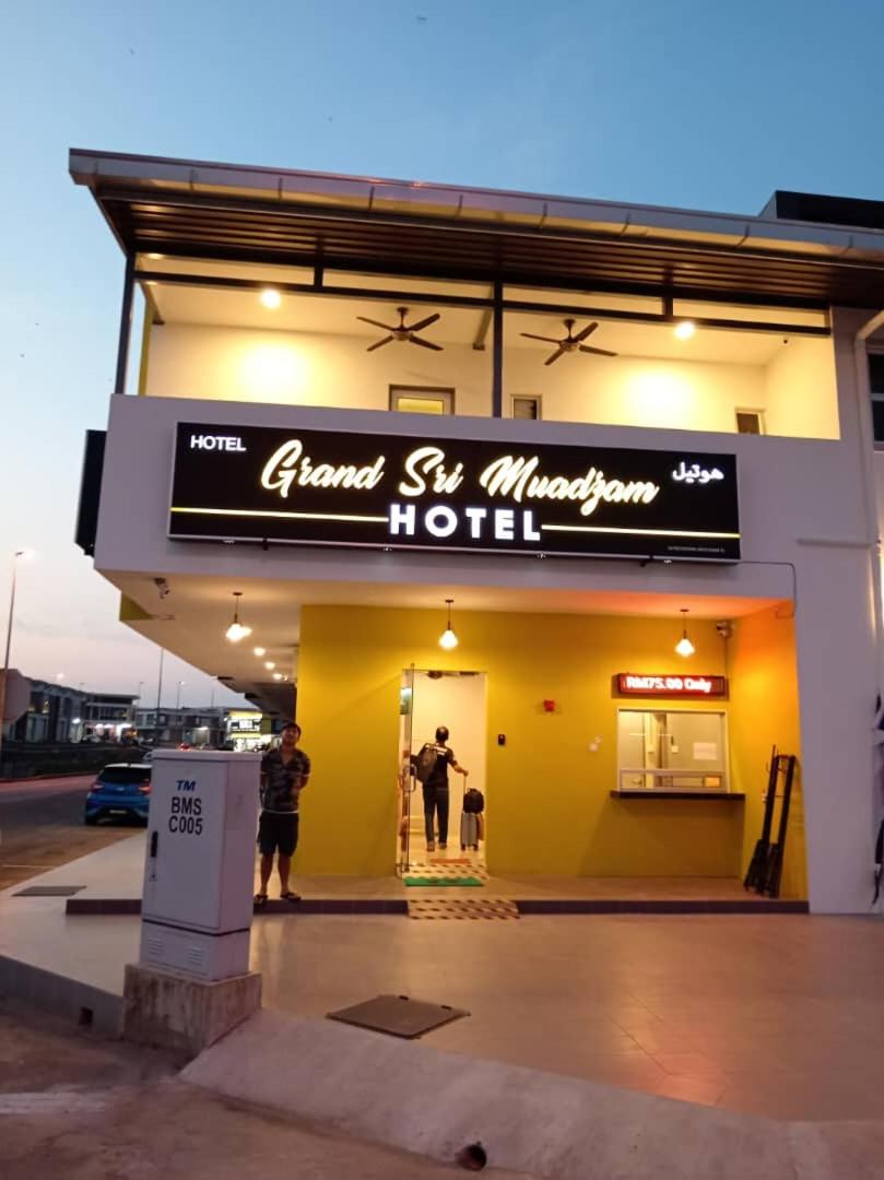 GRAND SRI MUADZAM HOTEL - Housity