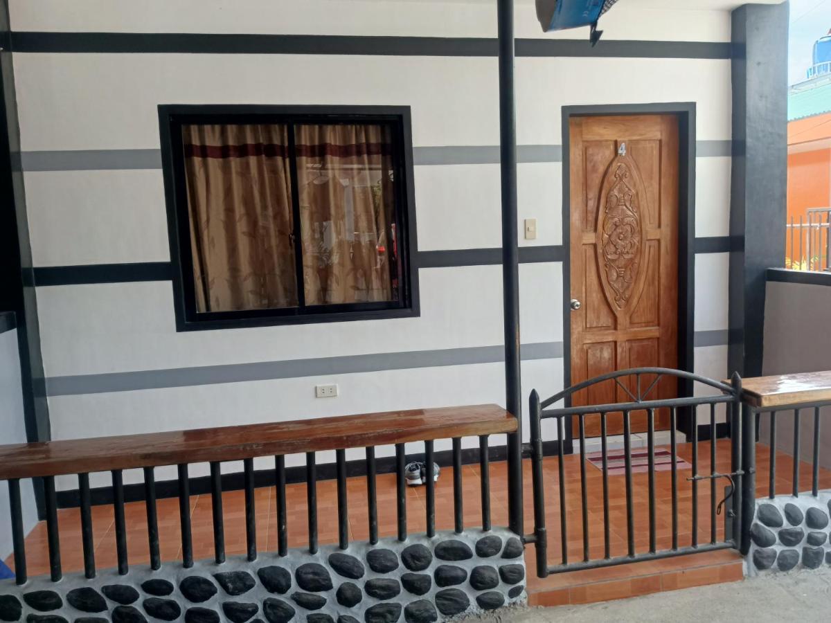 Moalboal Indino's Guesthouse sardines run and sea turtle 1 minute walking distance - Housity