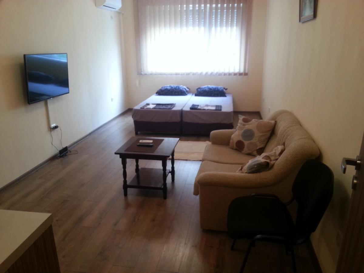 Studio Zora - Hizvo