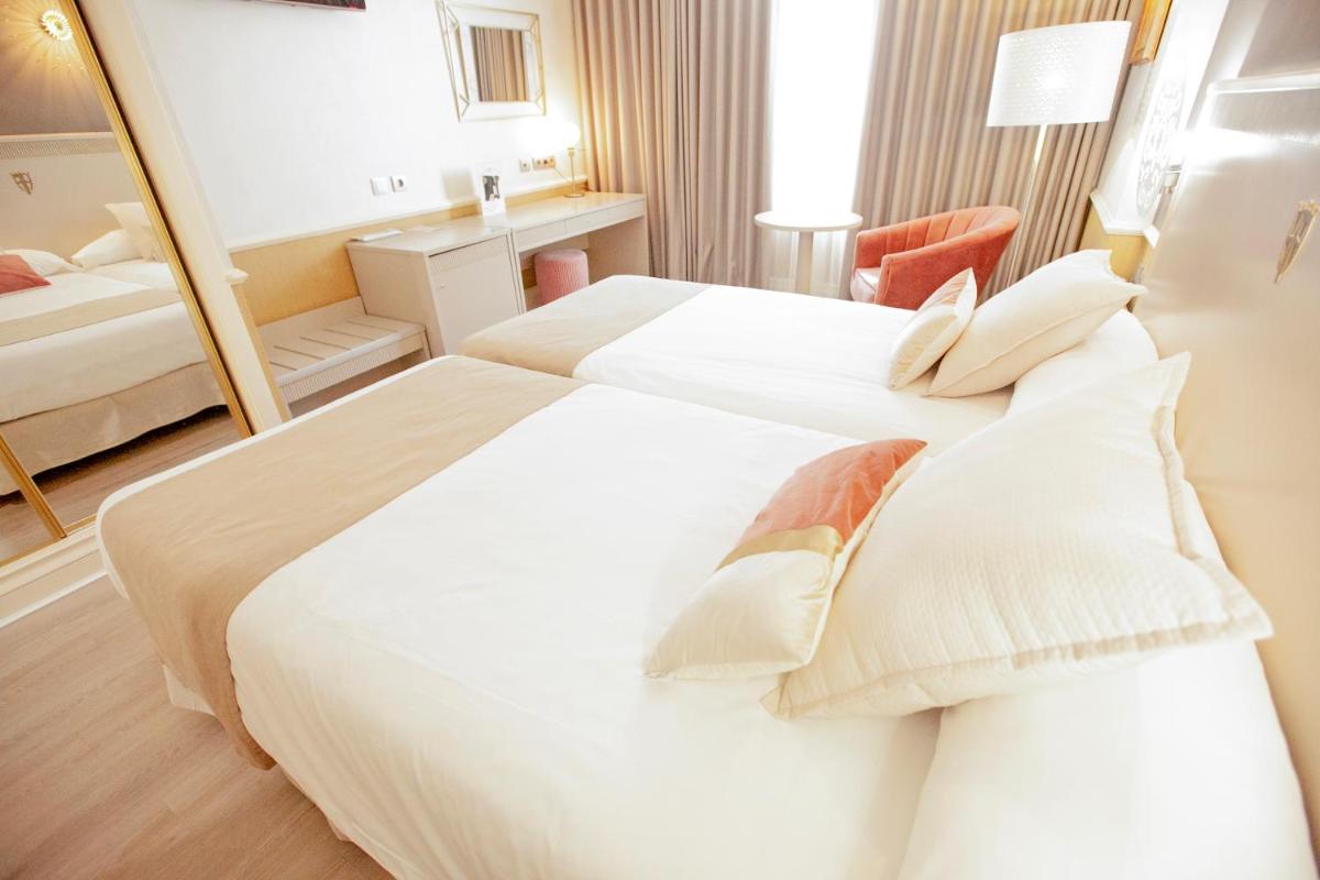 Cama o camas de una habitación en Hotel Alfonso VIII