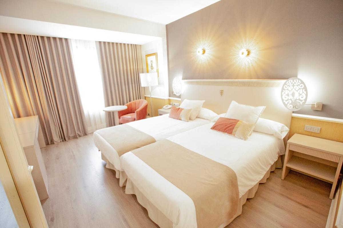Cama o camas de una habitación en Hotel Alfonso VIII