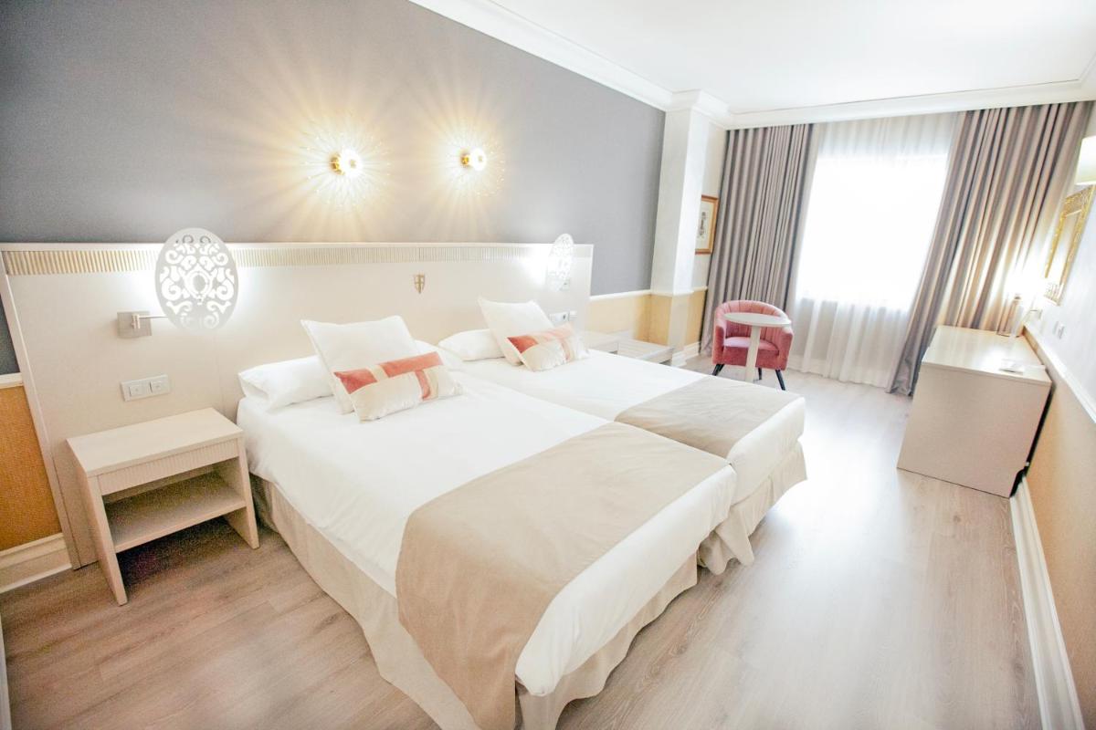 Cama o camas de una habitación en Hotel Alfonso VIII