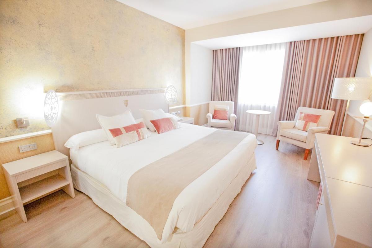 Cama o camas de una habitación en Hotel Alfonso VIII