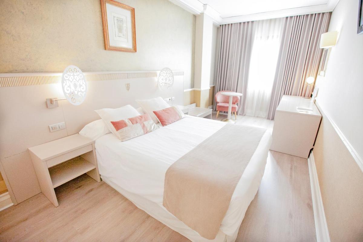 Cama o camas de una habitación en Hotel Alfonso VIII
