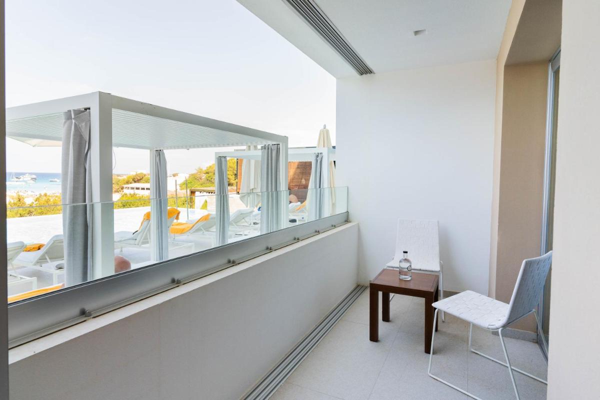Un balcón o terraza de Hotel Cala Saona & Spa