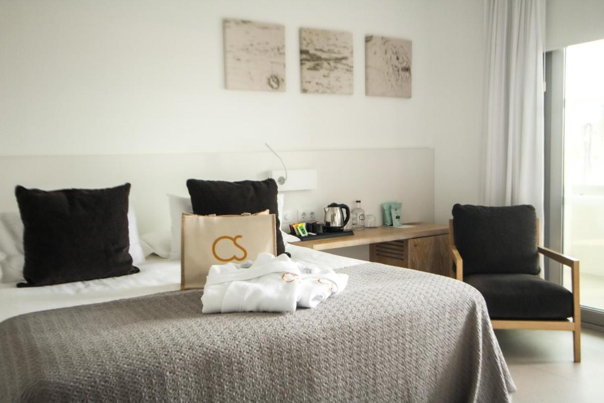 Cama o camas de una habitación en Hotel Cala Saona & Spa