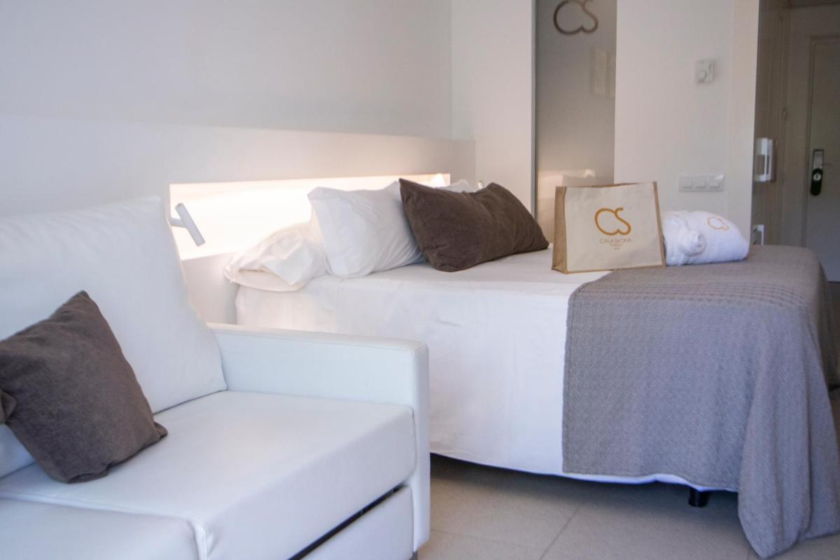 Cama o camas de una habitación en Hotel Cala Saona & Spa
