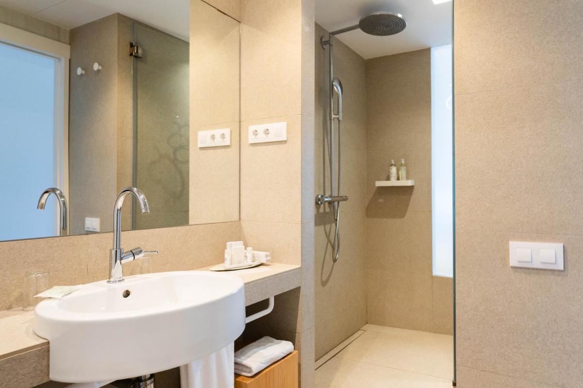 Un baño de Hotel Cala Saona & Spa