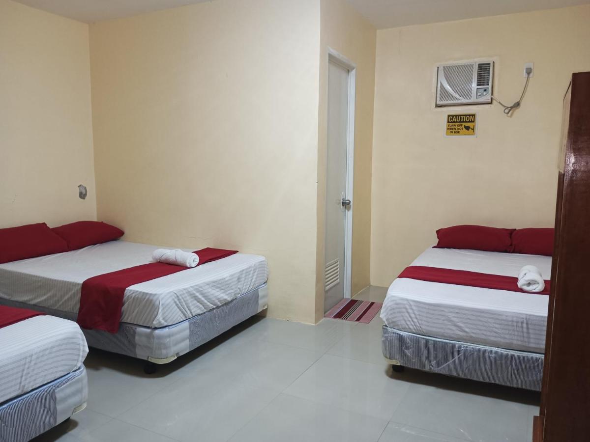 Suitetrails - Moalboal Indino's Guesthouse sardines run and sea turtle 1 minute walking distance