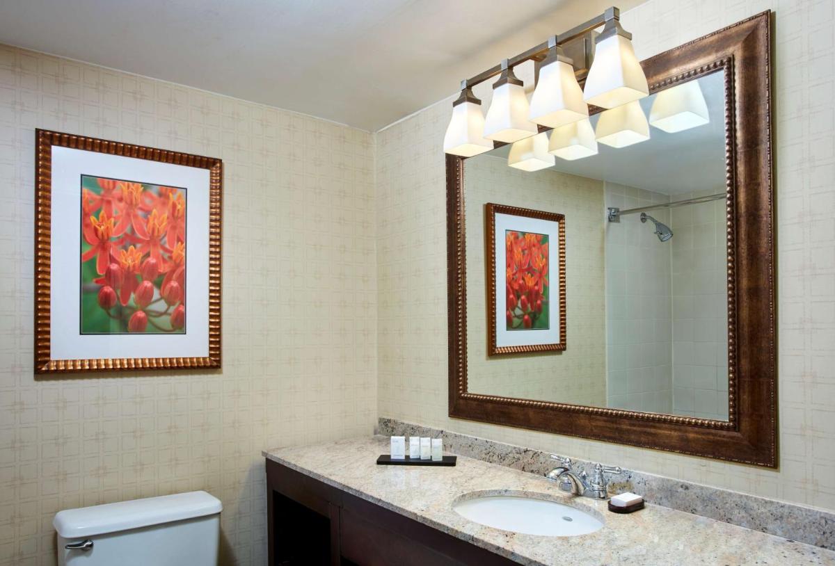 Embassy Suites Parsippany - Housity