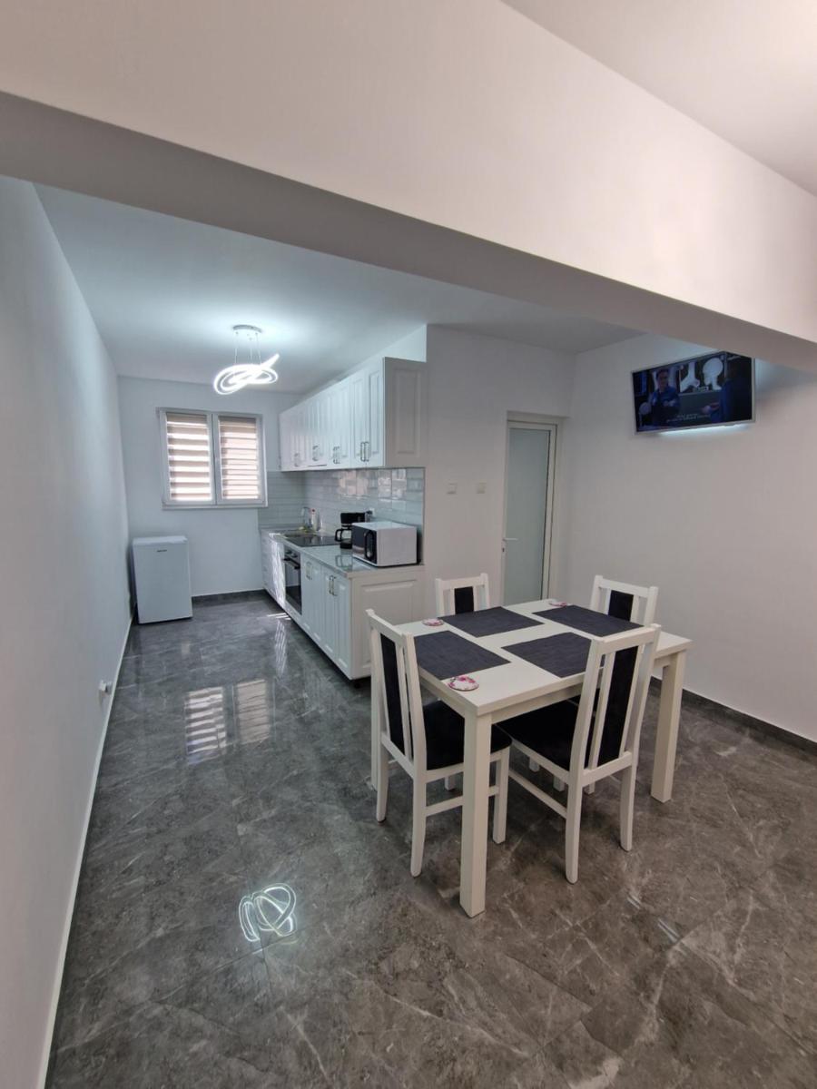 Apartament AlyMit Băile Herculane - Hizvo
