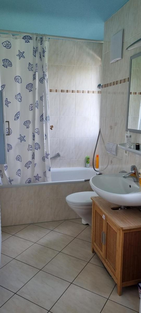 Doppelzimmer mit ensuite Bathroom zur Wiesn - Housity