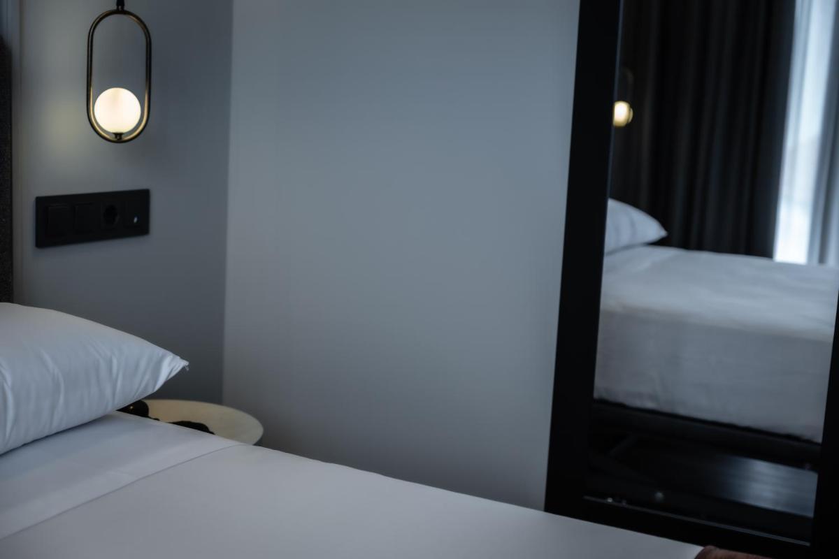 HOTEL CORONA DE PADRÓN - Housity