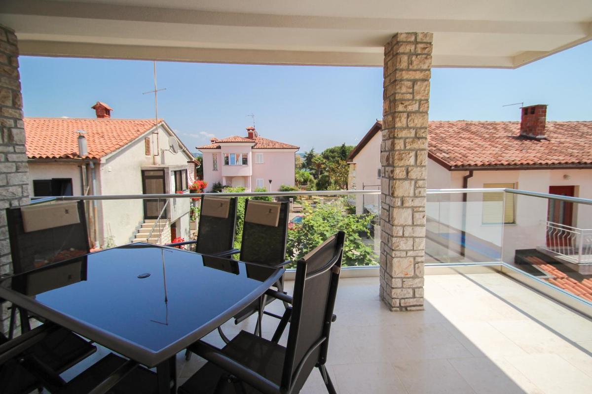 Apartments Villa Rivarella - Housity