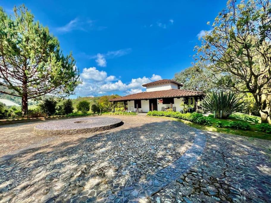 Casa campestre en Oriente de Antioquia con Jacuzzi - Housity