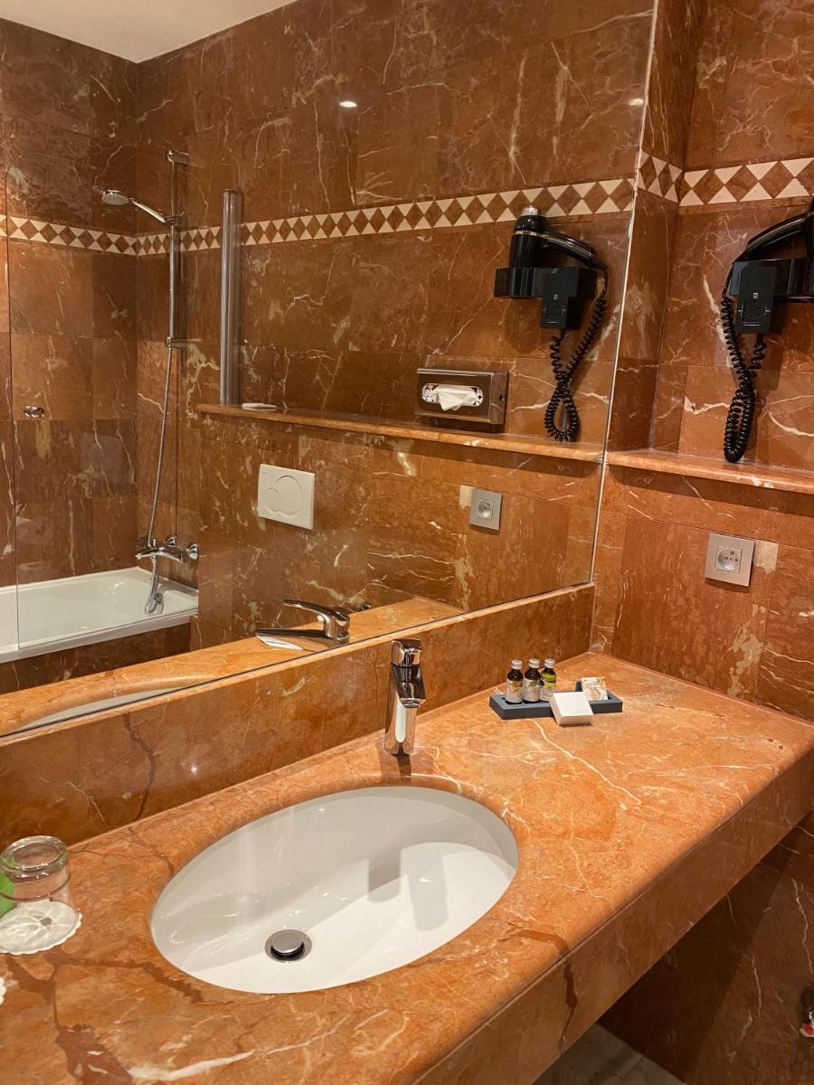 Salle de bains dans l'établissement Westminster Hotel & Spa Nice