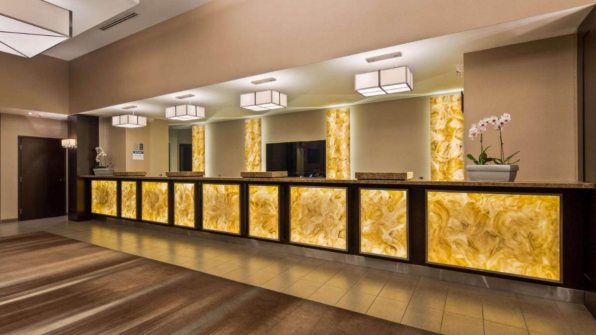 Best Western Plus Lamplighter Inn & Conference Centre - Housity