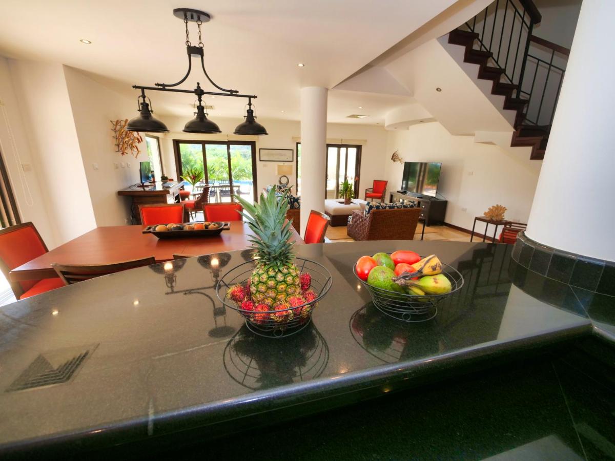Pearl Court 1111 at Pristine Bay - Housity