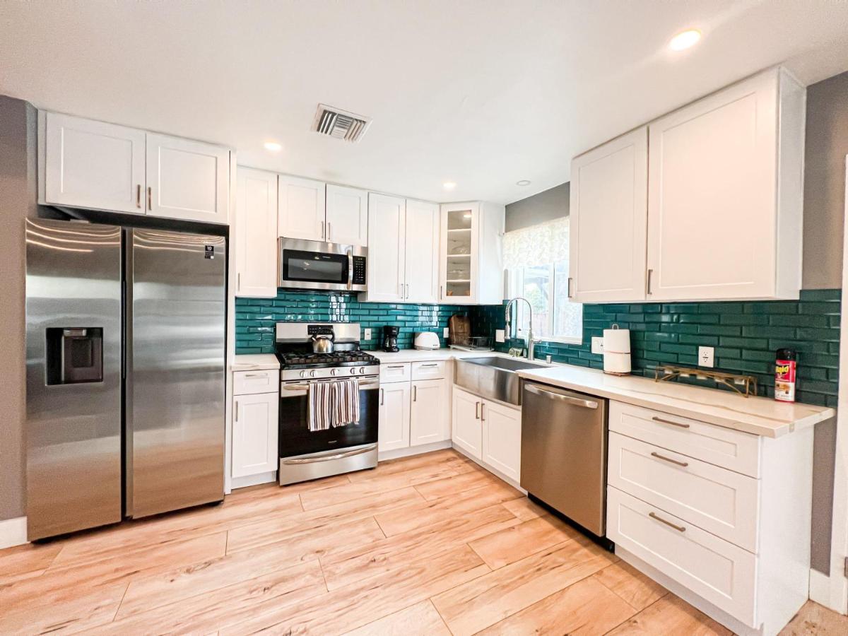 Luxurious 4BR House with Swimming Pool -FB - Housity