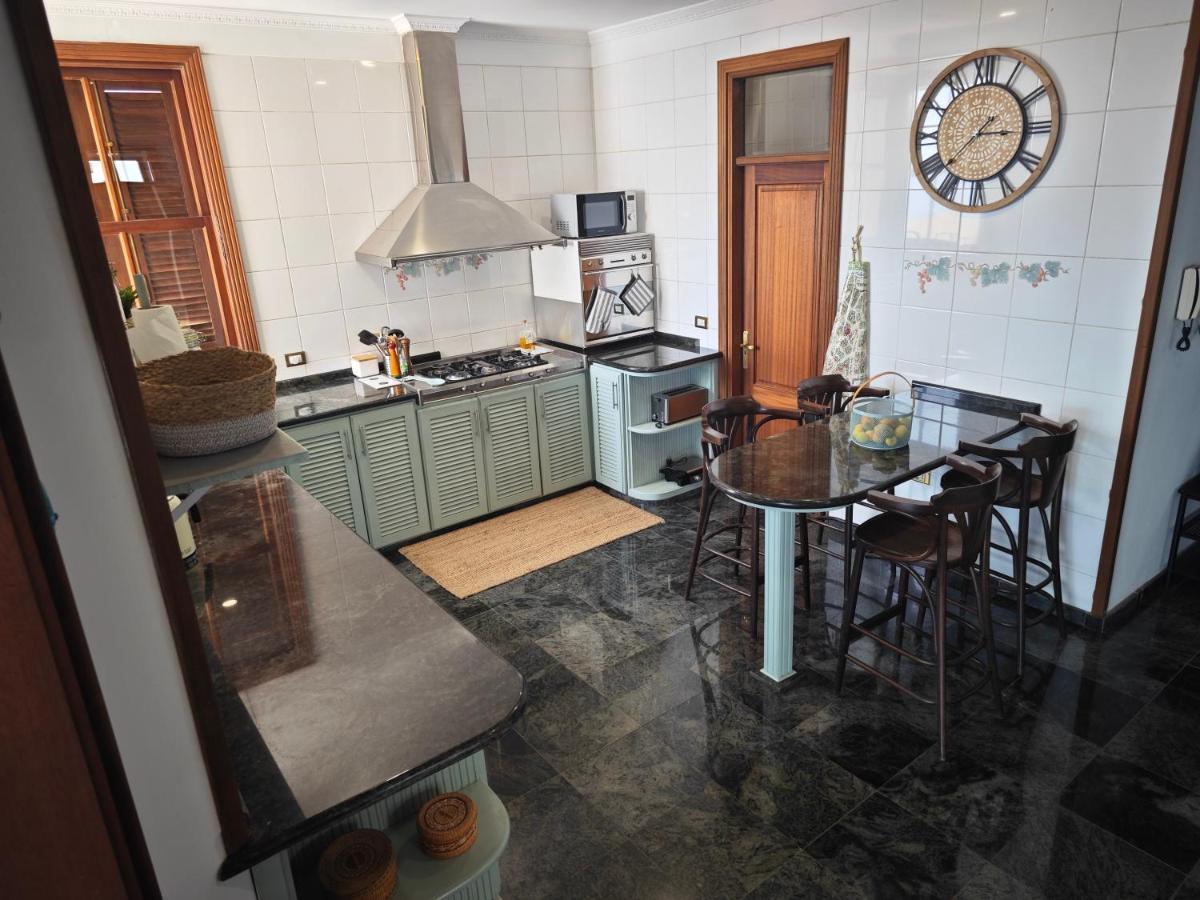 Villa Gonzalez Sea Views - Housity