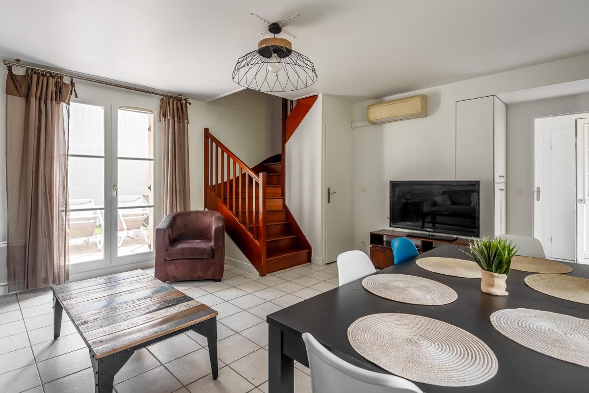 House La Roseraie 3 bedroomed near disneyland paris - Housity