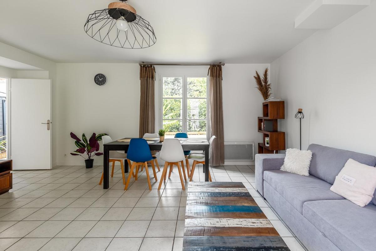 House La Roseraie 3 bedroomed near disneyland paris - Housity