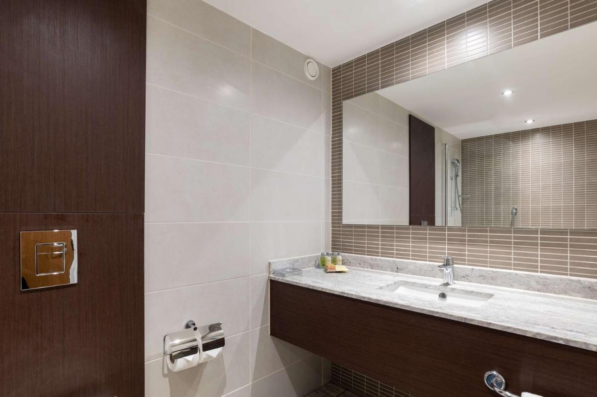 Hilton London Gatwick Airport - Housity