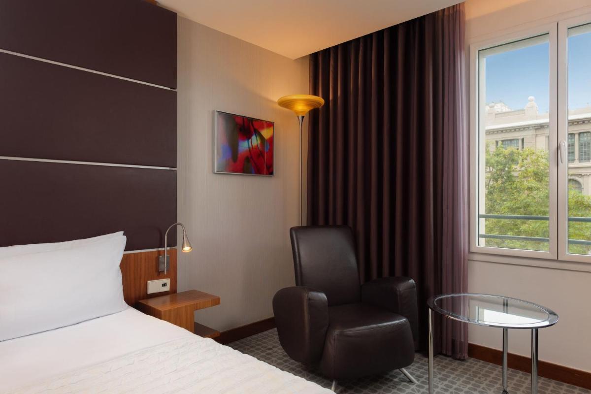 Cama o camas de una habitación en Le Meridien Barcelona