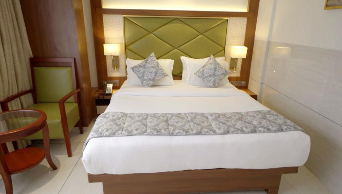 Gold Crest Suites - Housity