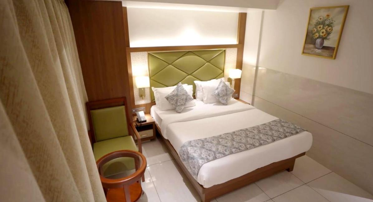 Gold Crest Suites - Housity