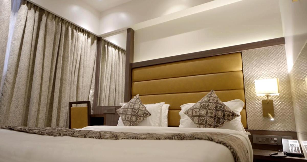 Gold Crest Suites - Housity