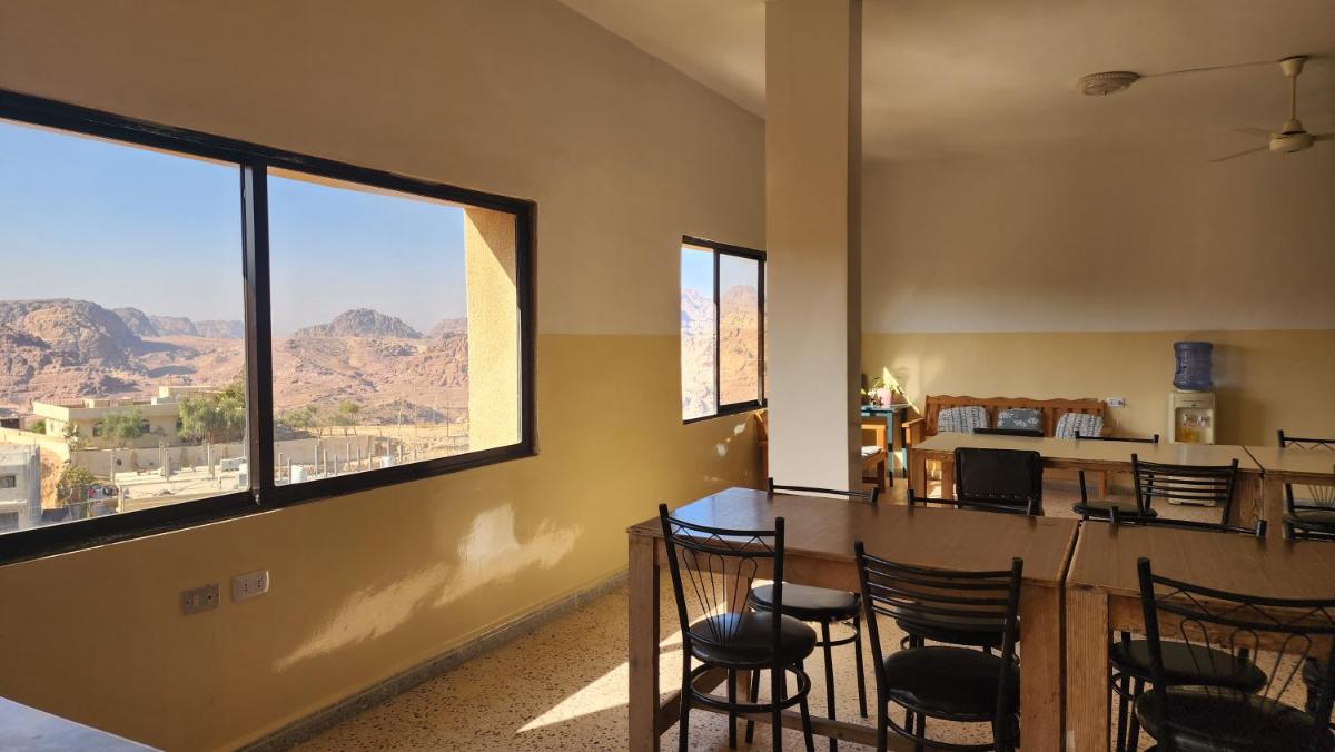 Window on petra - Housity