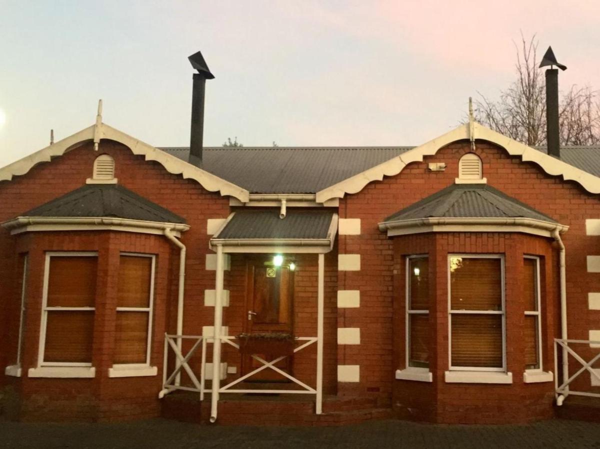 Tom's Place Guest House - Housity