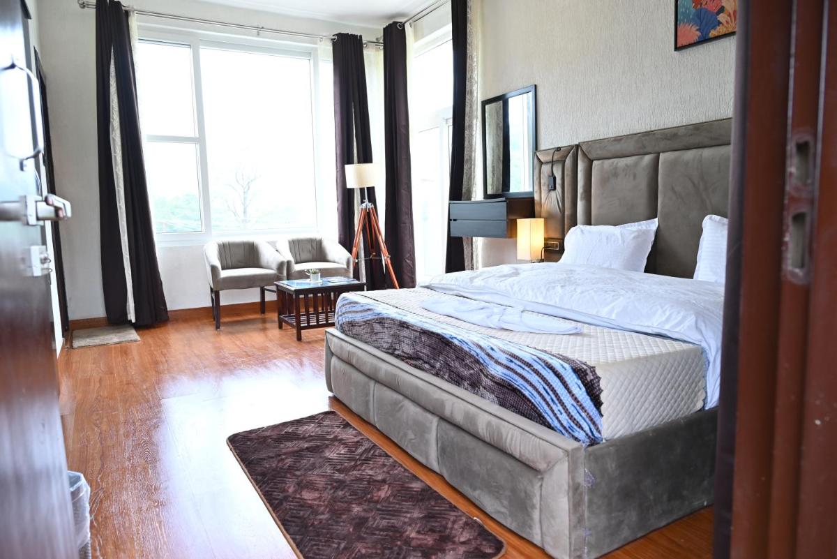 The Blossom Glee - Housity
