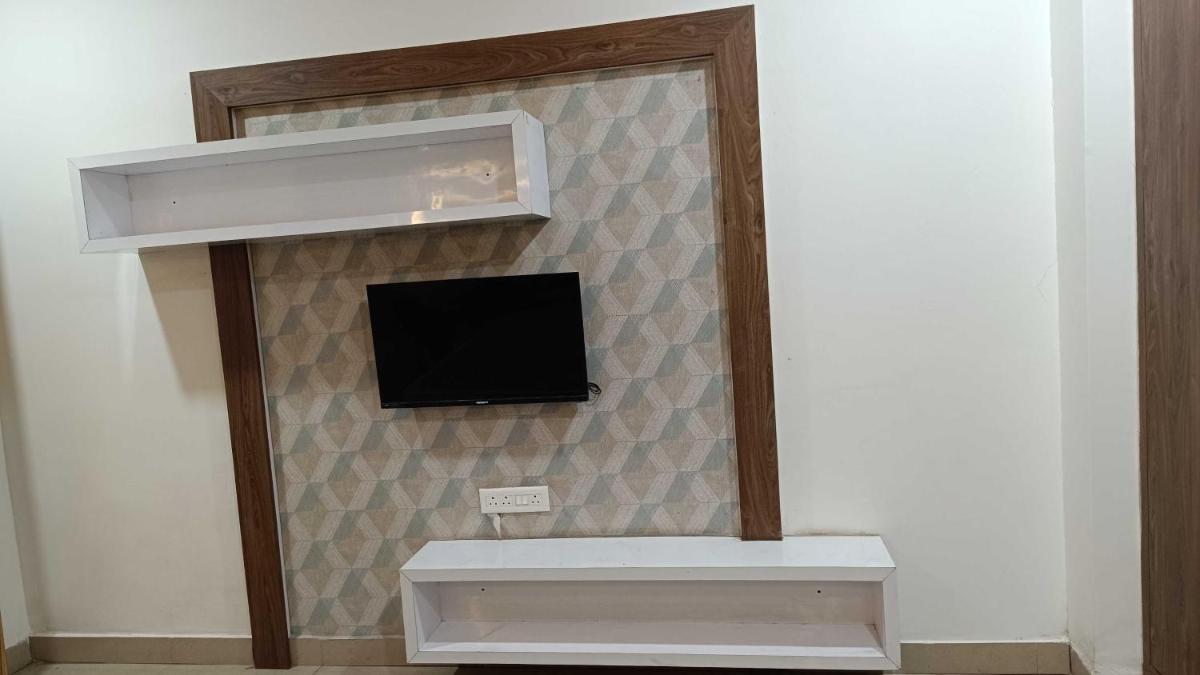 OYO Hotel Kundan Plaza - Housity