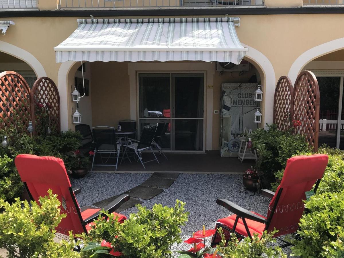 Stunning Studio holiday apartment for 23 on resort, close to beach with 2 pools - Housity