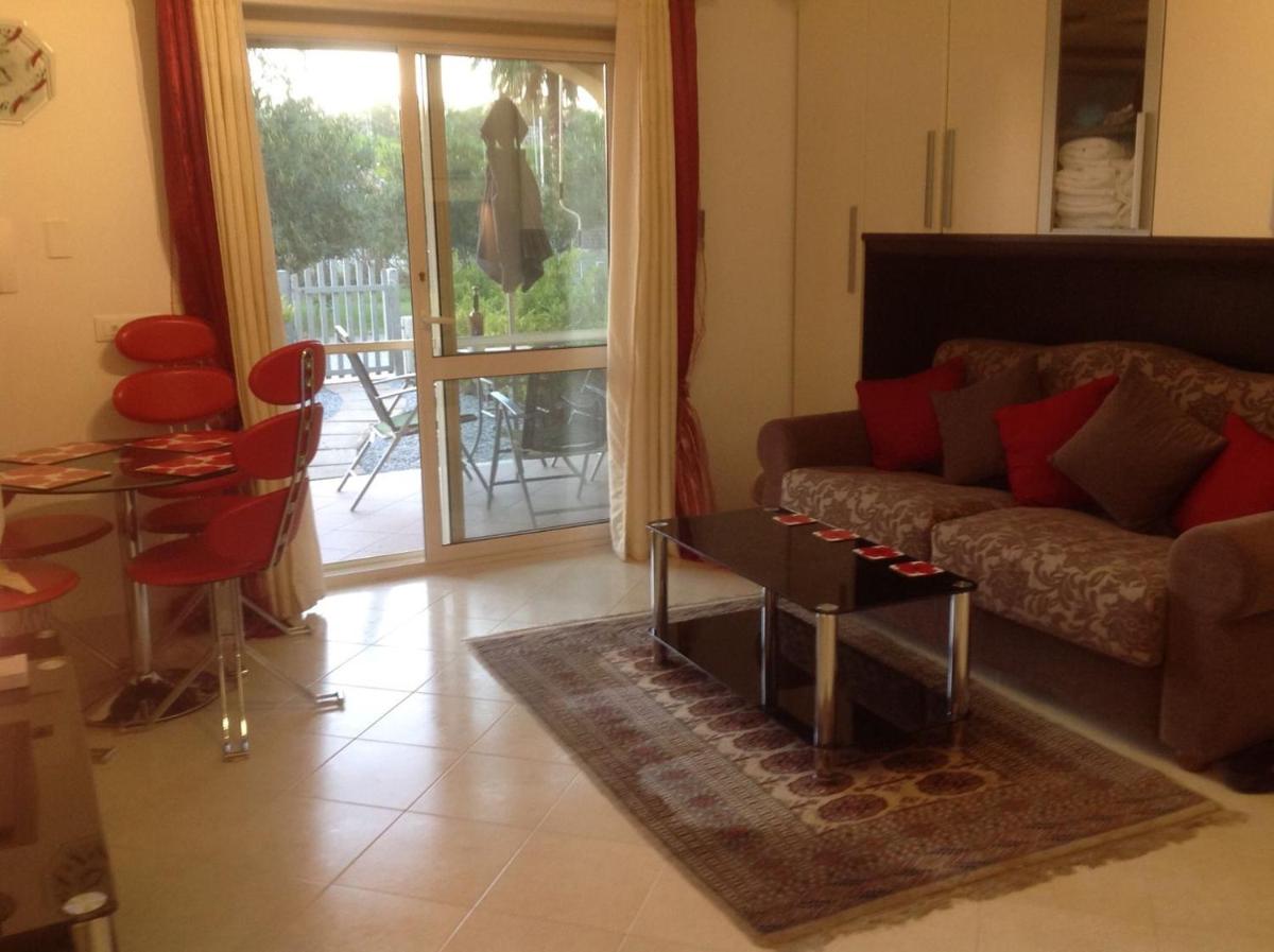 Stunning Studio holiday apartment for 23 on resort, close to beach with 2 pools - Housity