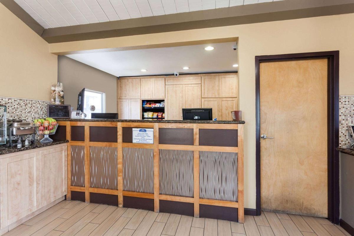 Howard Johnson by Wyndham National City/San Diego South - Housity