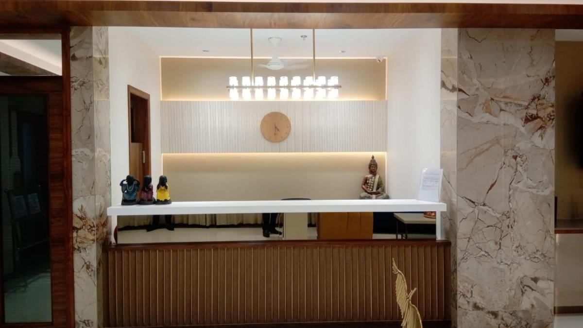 PUSHPAK HOTEL & CONVENTION - Housity