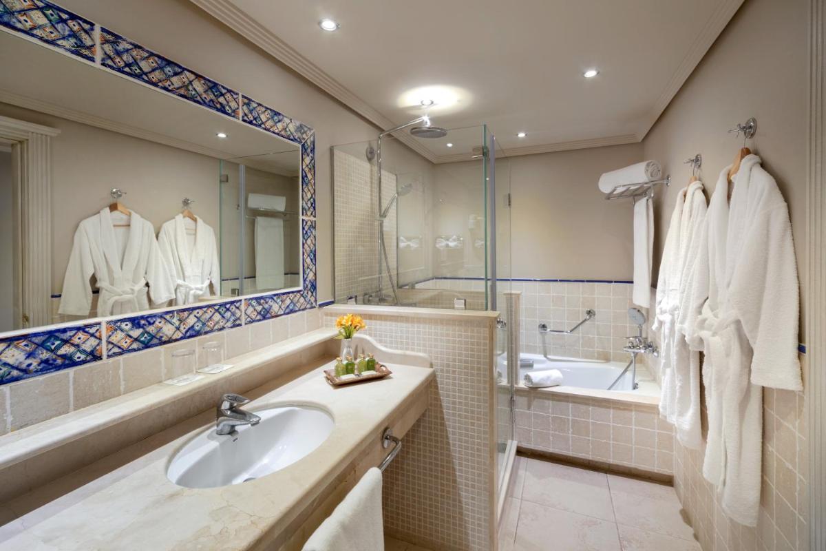 Un baño de Barceló Marbella