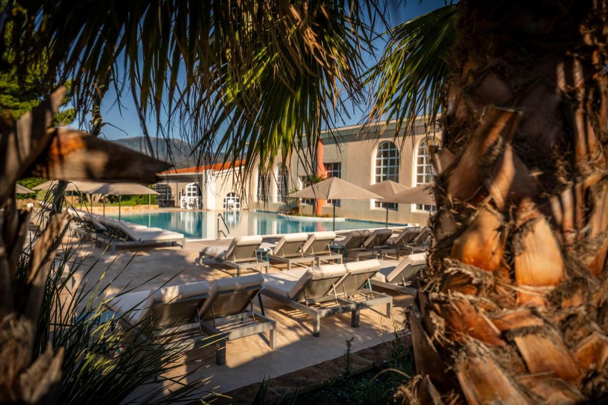 Piscine de l'établissement Côté Thalasso Hôtel & Spa Marin ou située à proximité