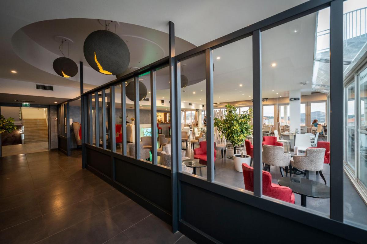 Restaurant ou autre lieu de restauration dans l'établissement Côté Thalasso Hôtel & Spa Marin